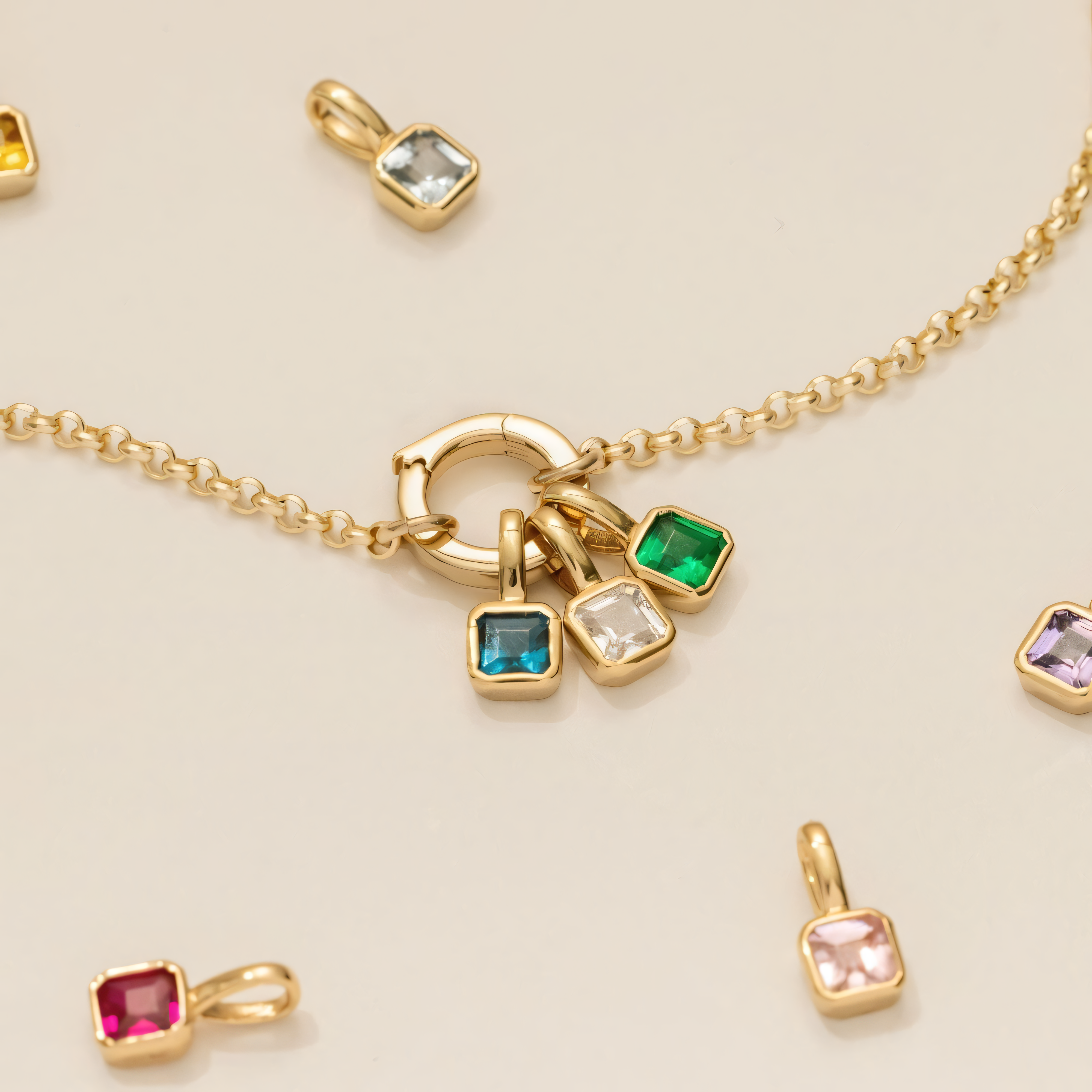 Amira Geburtsstein Charms